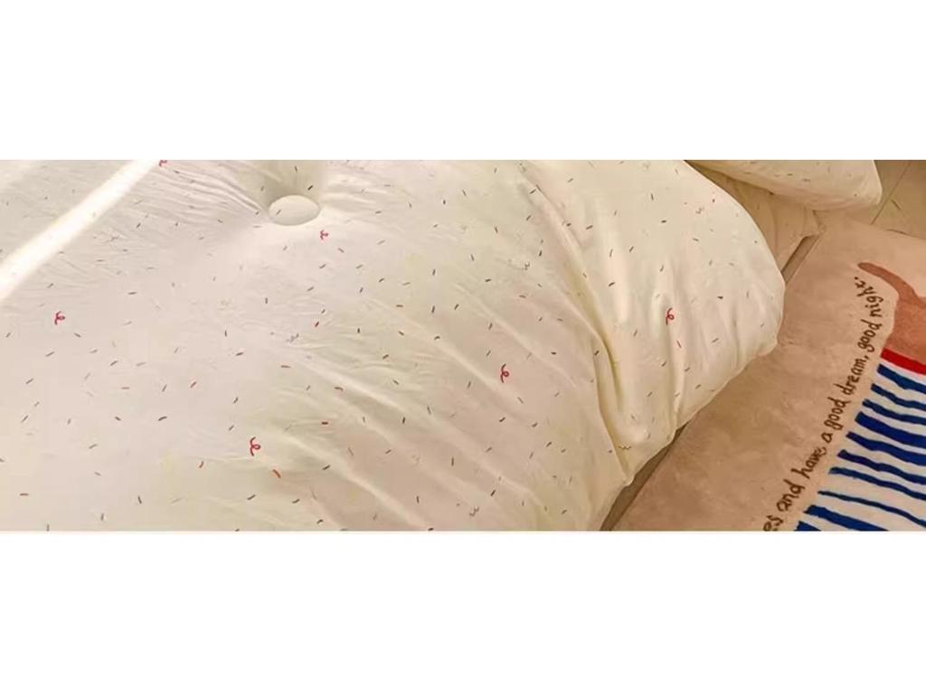 Washable Thick Cotton Quilt - Warm, Universal for All Seasons, 2025 Spring/Winter. Perfect for Students' Single Beds.