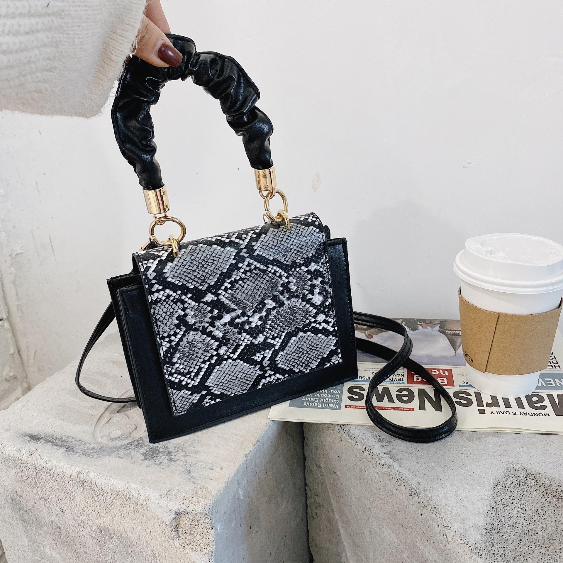 Сумка-мессенджер осенне-зимняя модная женская маленькая квадратная сумка на одно плечо 1129₽