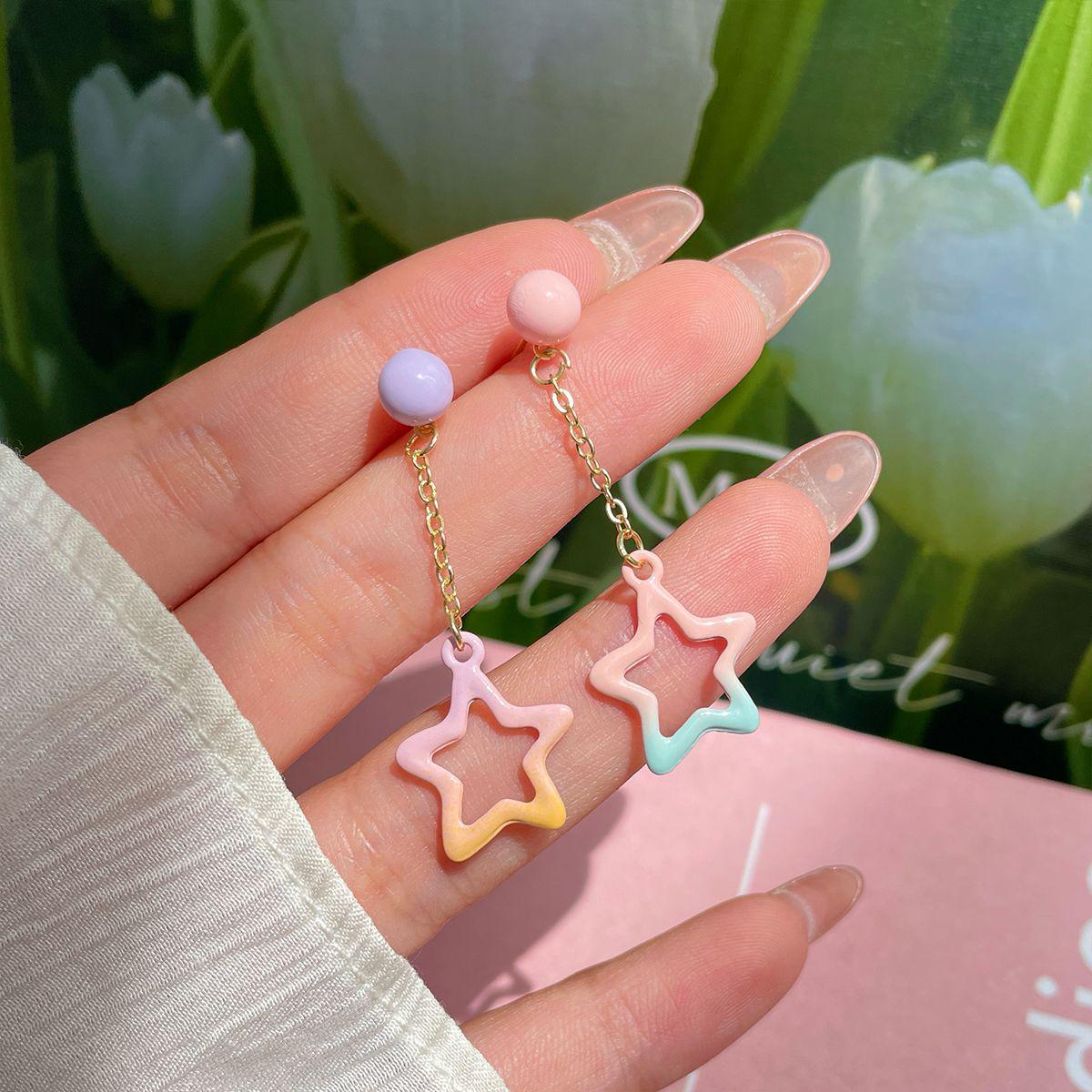 

Корейские градиентные цветные полые звезды длинные кисточки серьги для женщин: Изысканный, нишевый и милый летний контрастный дизайн
