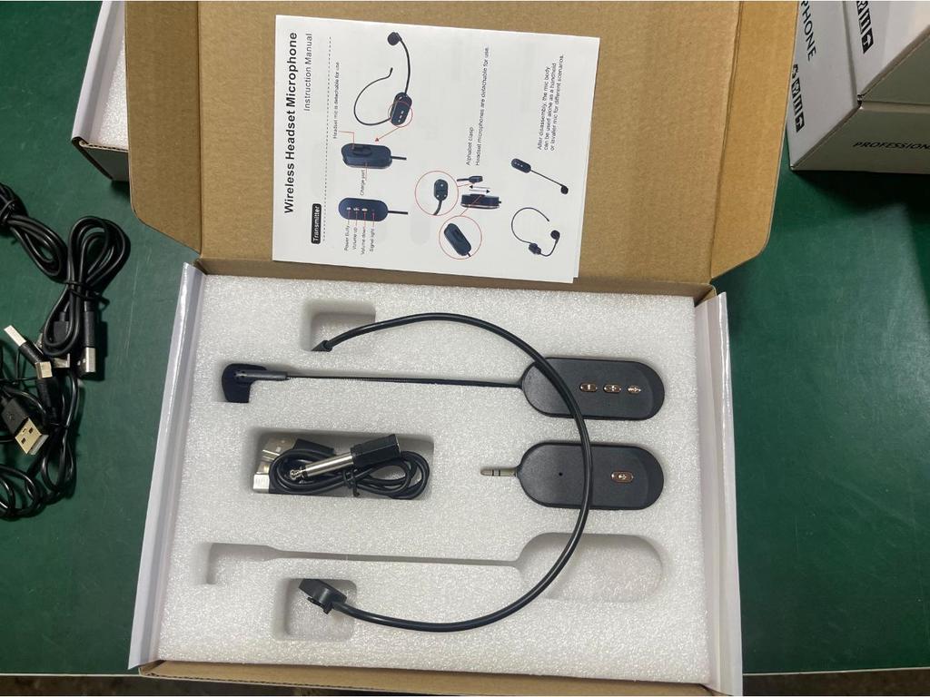 2.4G Dual Wireless Microphone and Bluetooth Speaker for Teaching and Stage Performance