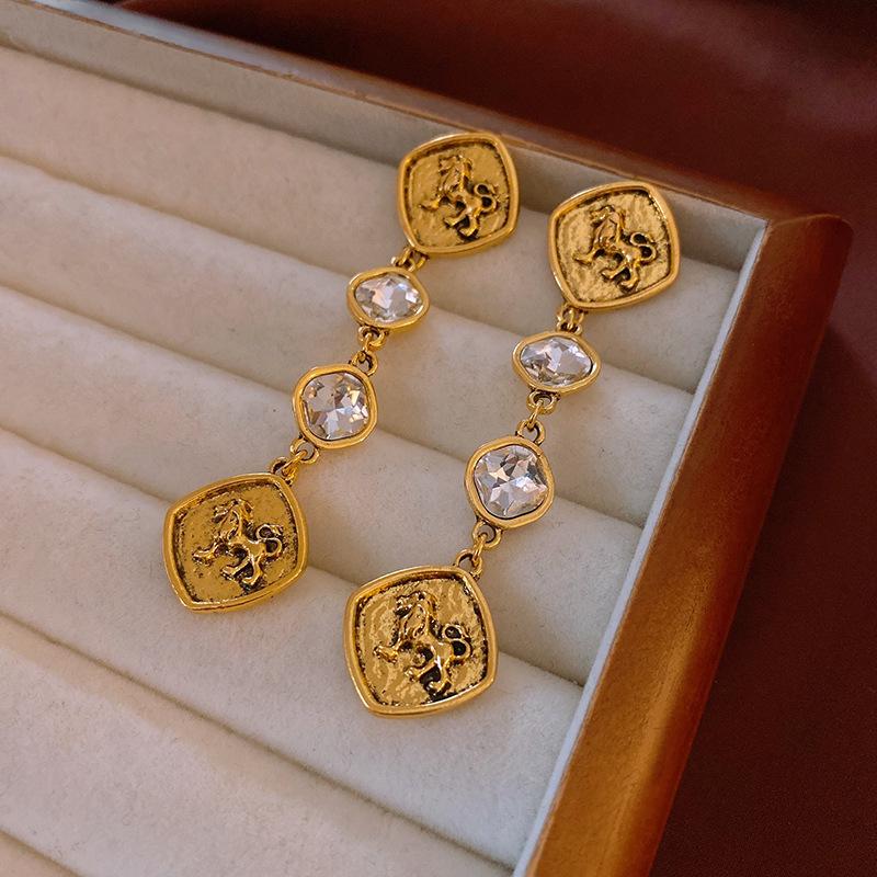 

Винтажные ретро серьги-пусеты Серебряная игла - Элегантные, универсальные, высококлассные серьги в придворном стиле.