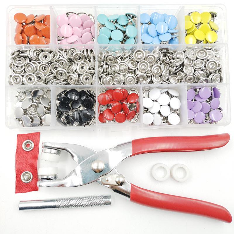 

Разноцветные металлические кнопки-застежки с пятью зубцами, не требующие пришивания, для детской и женской одежды. 50 sets, all silver + tools + box