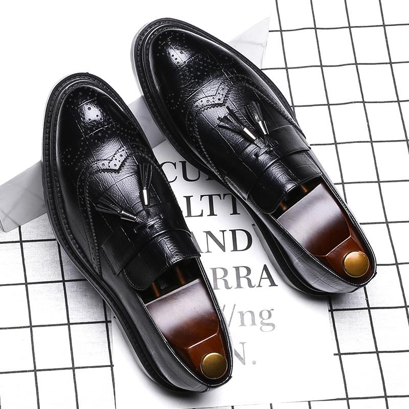Fashion Male Pointed Loafers Tassel Thick Bottom Fashion Shoes Original Men Formal Club Wedding Party Shoes Men Luxury Designer Shoes