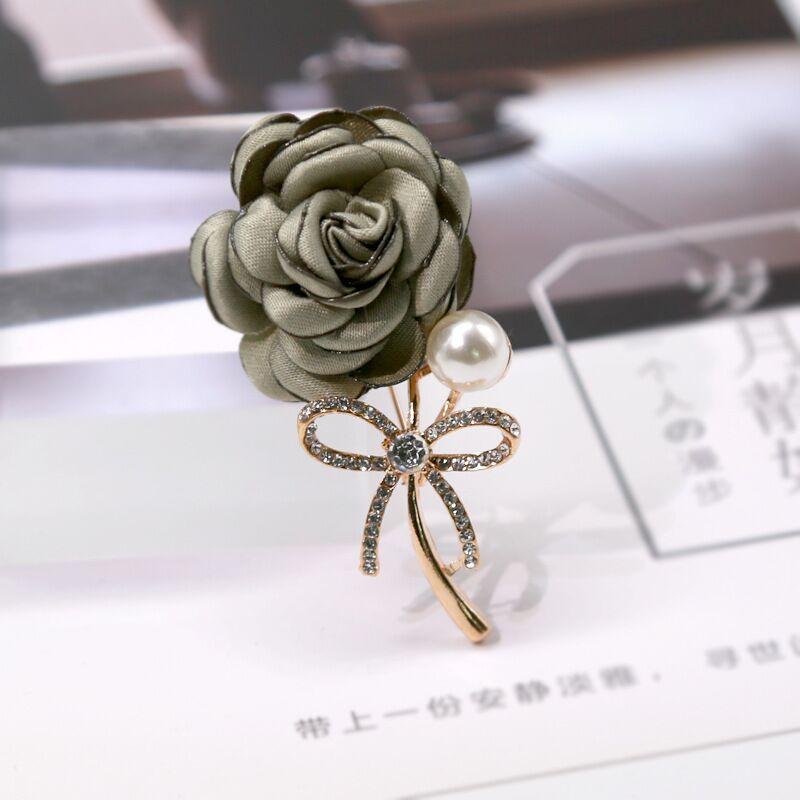 Koreansk Stil Dame Blomst Diamant Brosje Perle Rose Mote Kåpe Brosje Nål Personlighet Alt-match Tilbehør