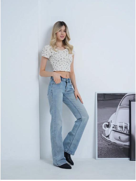 

Women s Micro-Flare Jeans - 2025 Autumn Collection 27