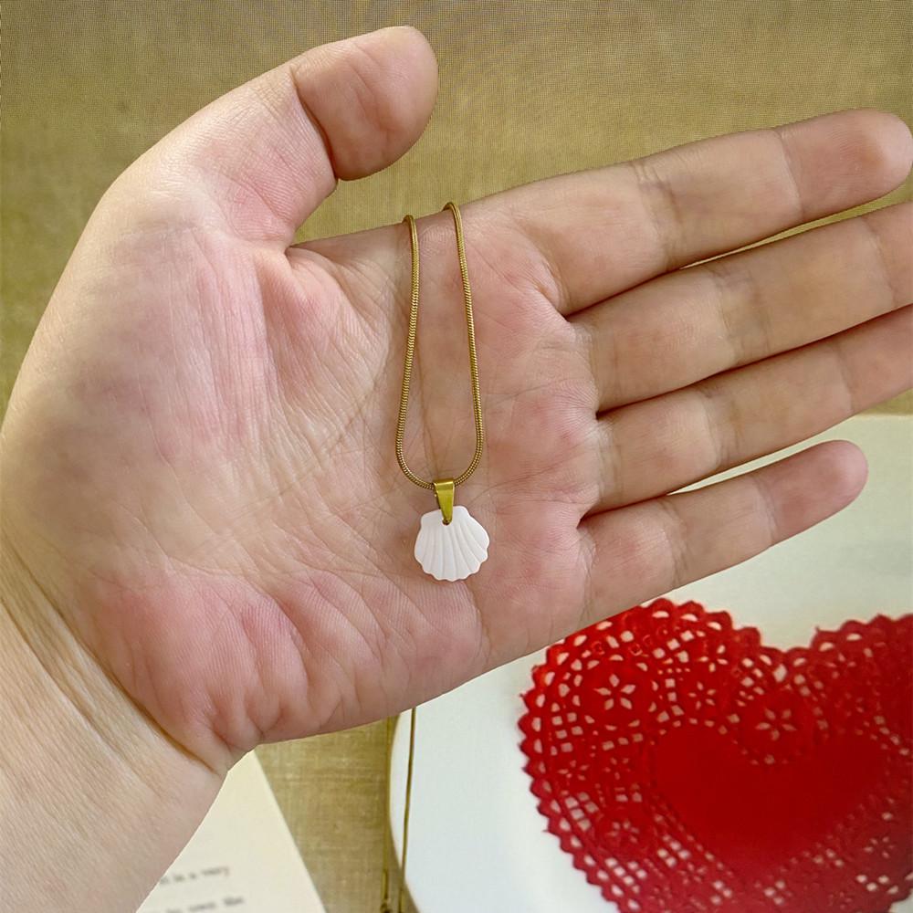 18K Gold-Plated Stainless Steel Shell Pendant Necklace for Women