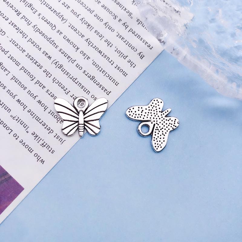 

Минималистичный набор из 11 предметов: подвеска-ожерелье, серьги и браслет из тибетского серебряного сплава с вырезанными бабочками