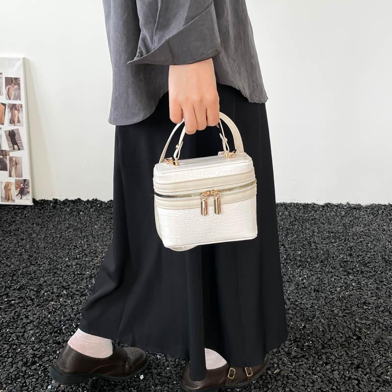 New texture box bag large capacity fashion niche design shoulder bag going out casual versatile new commuter bag