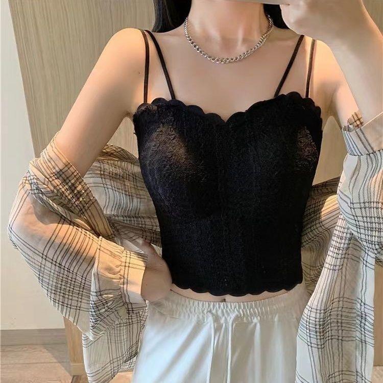 

Кружевное белье со встроенной подвязкой и нагрудными подушечками для ношения под одеждой и создания стройного силуэта. Универсальный топ. Двухслойный, непрозрачный. L чёрный