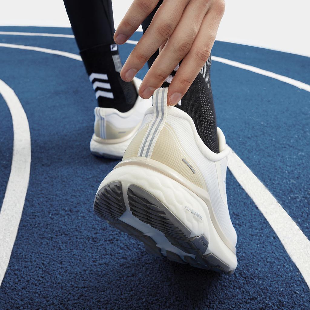 FILA Nuvole 2+ Sports Casual Durable Low-Top Running Shoes Women sneaker White A12W441105FWA