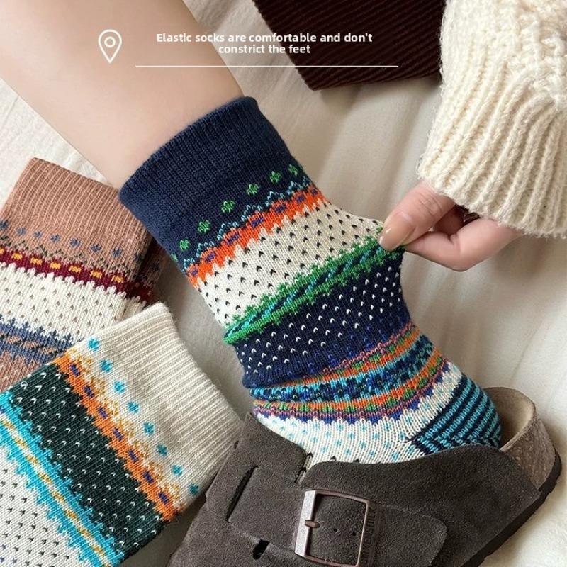Retro Ethno-Stil Reine Baumwollsocken für Damen im Herbst und Winter, Verdickt, Warm, Personalisiert, Farbblockiert und Trendige Flauschsocken