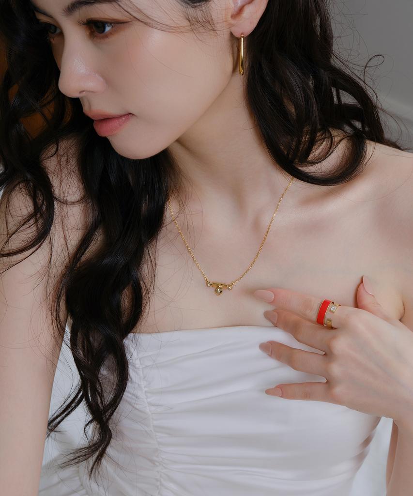Reve Baguette Q Layered Epoch Ring Red