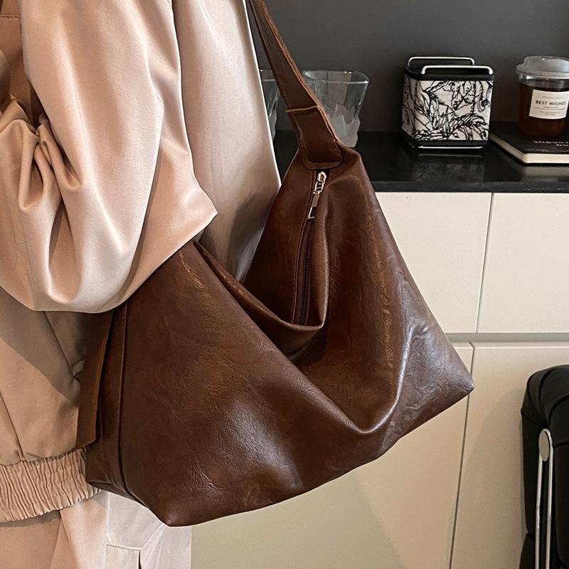 Large Capacity Commuting Bag for Women New Fashion Retro Soft Pitot Bag Autumn and Winter Trendy Broadband Crossbody Bag