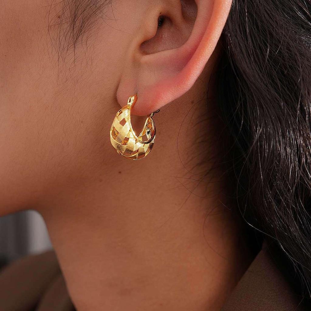 Vintage 18k Real Gold Electroplated Hollow U-shaped Cross Earrings Niche Ear Buckle Design Earrings