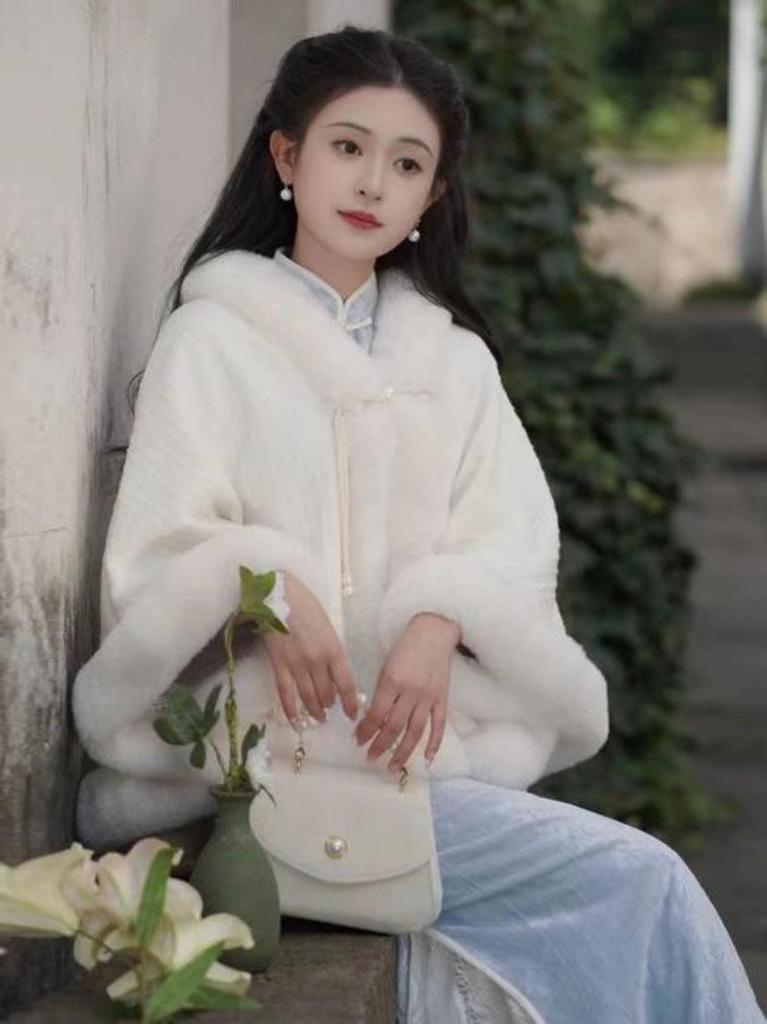 Châle Cape en Fourrure pour Mariée d'Hiver - Cardigan Blanc pour Mariage ou Demoiselle d'Honneur.