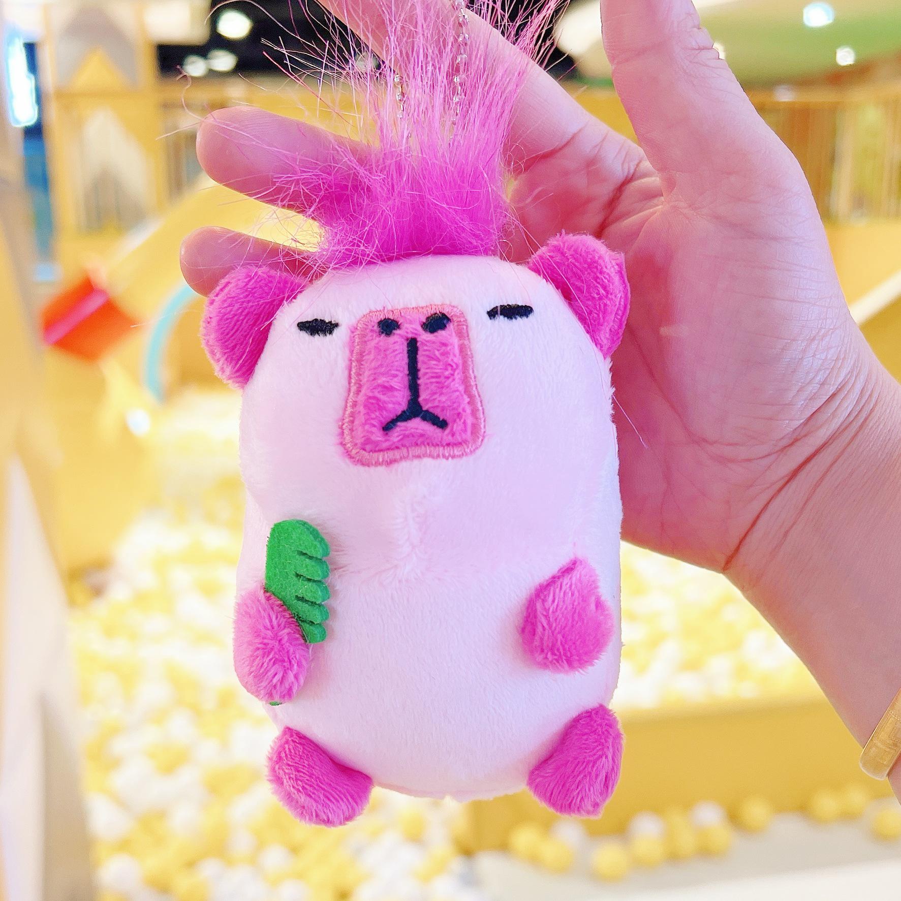 

Плюшевый брелок-капибара с длинной шерстью – Милый и необычный кулон-расческа для волос в буддийском стиле Height 11 cm