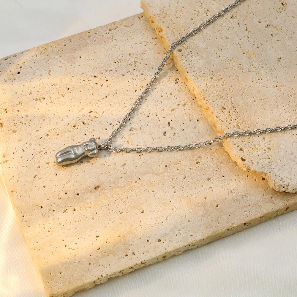 Minimalist 18k Stainless Steel Clavicle Chain with European/American Portrait Pendant for Women