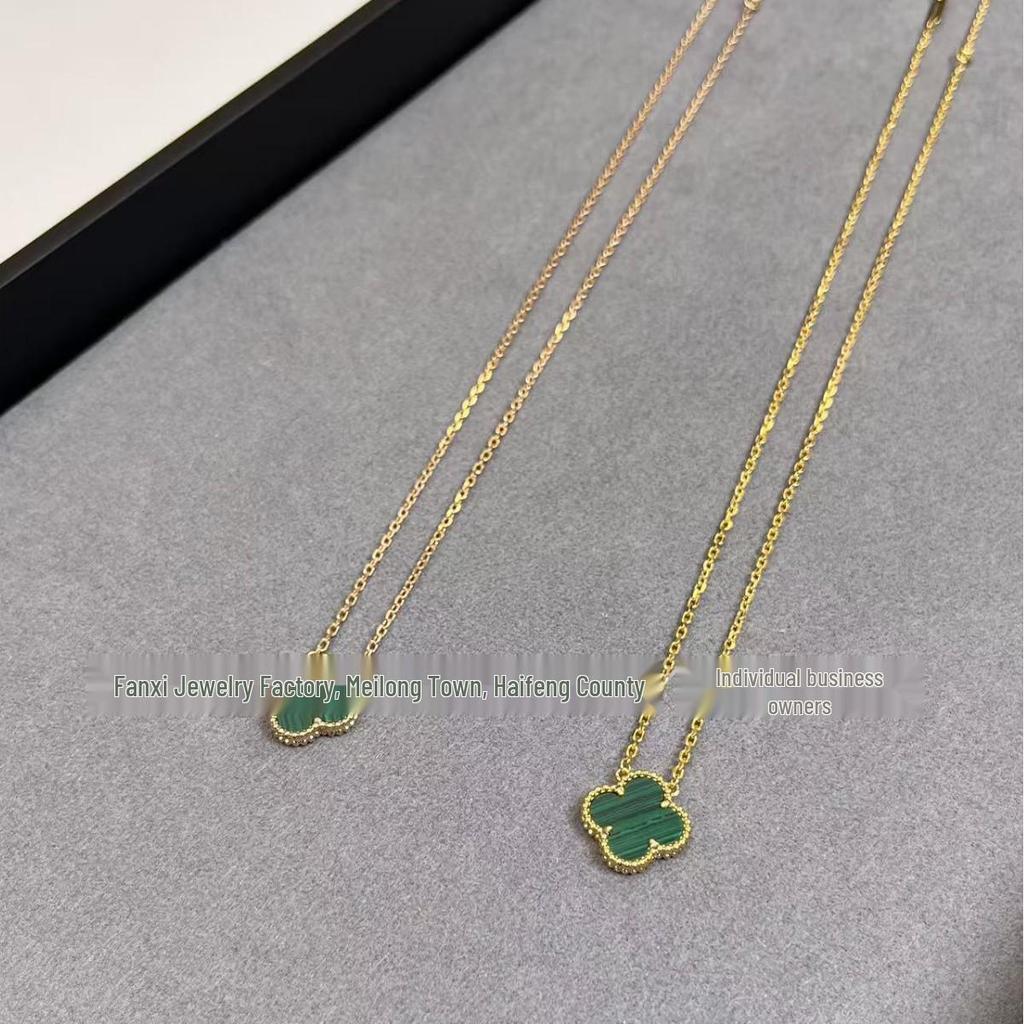 Collar Colgante Trébol de Malaquita Europeo y Americano - Cadena de Clavícula Lujosa con Diseño de Flor Única para Mujer