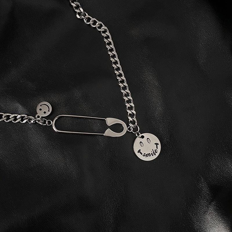 European and American simple pin smiley face necklace design sense ins cold trend Internet celebrity personality short URL accessories