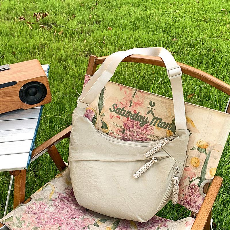 

Повседневная простая персонализированная текстурная сумка через плечо, модный тренд, большая вместительная сумка-тоут, 2025 осень, женская сумка-мессенджер