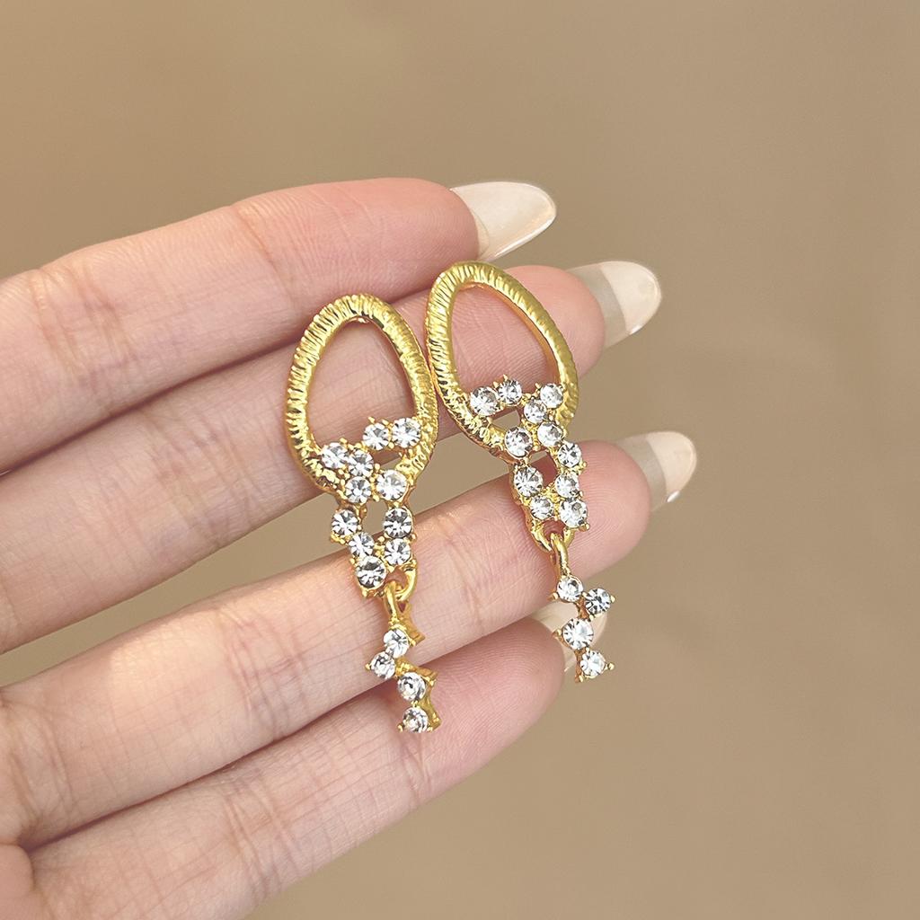Traditional Chinese style retro earrings, fashionable and simple earrings, unique and refined earrings for women