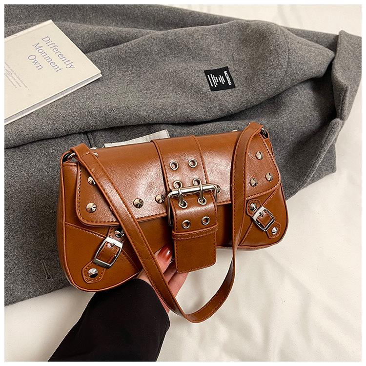 Punk Rivet Single Shoulder Bag: 2024 Retro Women's Versatile Casual Handbag