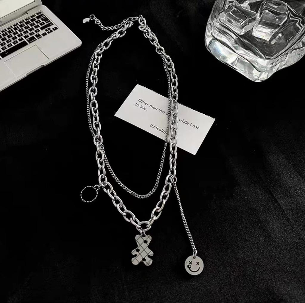 Silberne Doppelkreuz-Anhänger-Halskette Damen Spice Girl Leichter Luxus Nischen-Design Süße Coole Schlüsselbein-Kette Premium Halsketten-Zubehör