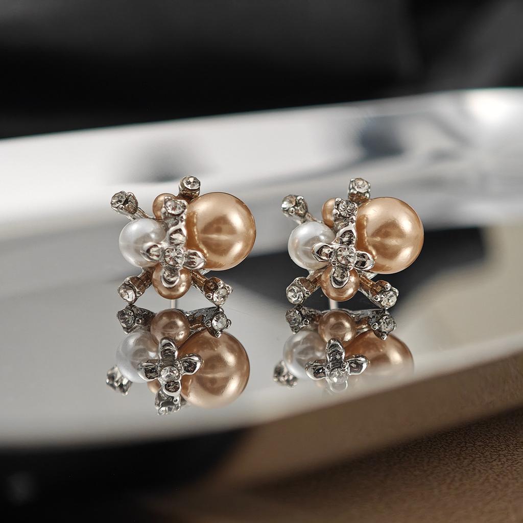 French Temperament Gentle Contrasting Color Diamond-Encrusted Flower Pearl Stud Earrings Light Luxury High-End Niche Simple Earrings