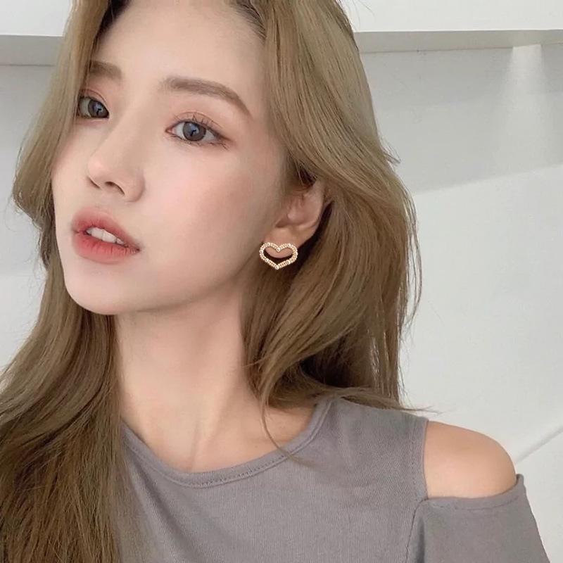 New Trendy Baroque Love Pearl Earrings Fashion Temperament Internet Celebrity Retro Hong Kong Style Stud Earrings Women