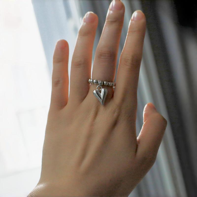 Eleganter Metallherz Elastisches Seil Schnur Ccb Runde Perle Ring Gold Herz Anhänger Europäischer und Amerikanischer Verstellbarer Ring