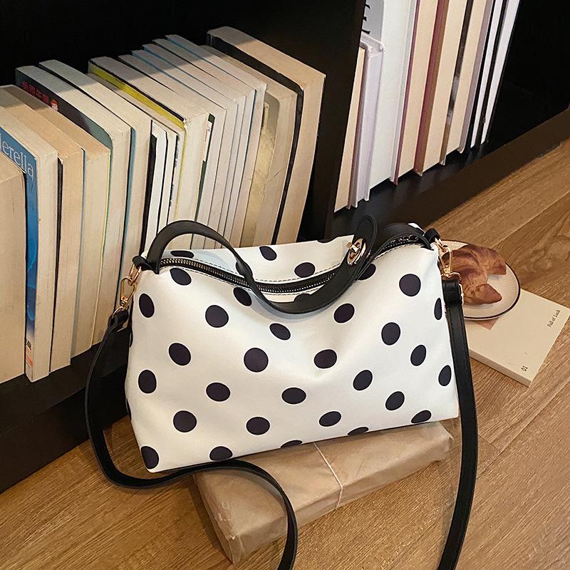 2026 Summer Women's Simple Underarm Crossbody Handbag – Fashionable Niche Design