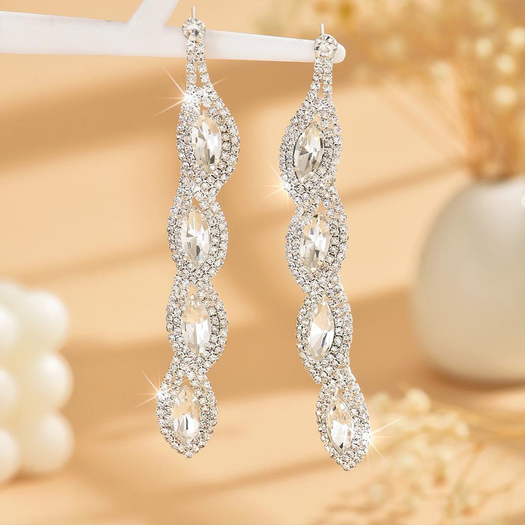 2 Pieces of Women's Trendy and Charming Diamond Flower Earrings, Outdoor Travel, Carnival, Party, Holiday Dressing Gifts