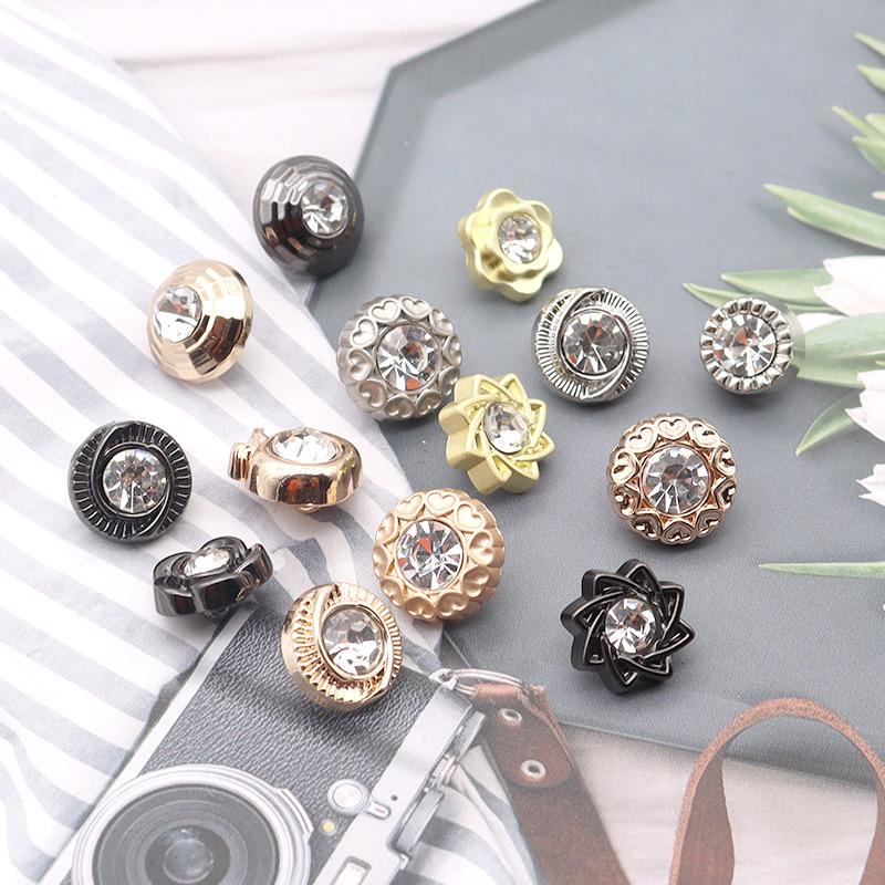 Hochwertiges Metall und goldfarbene Glas-Diamantknöpfe: Premium Hemd-, Kragen- und Woll-Cardigan-Knöpfe