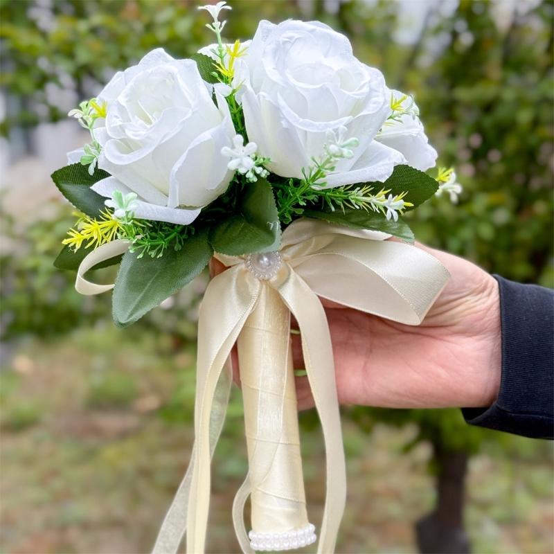 Brautstrauß Handgefertigt Hochzeitsdekoration Blumenkombination Rosenstrauß für eine elegante Jubiläumsfeier