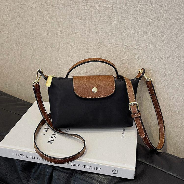 Elegant Lightweight Crossbody Handbag: Versatile Women's Commuter Bag with Phone and Coin Pockets