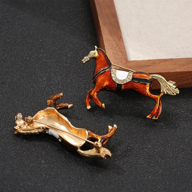 1Pc Cloth Decoration Exquisite Vintage Gift Horse Brooch Vintage Diamond Inlaid Zinc Alloy