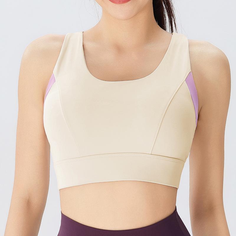 Bezešvá vyztužená sportovní podprsenka s vysokou oporou, zapínáním vzadu a krásným designem zad