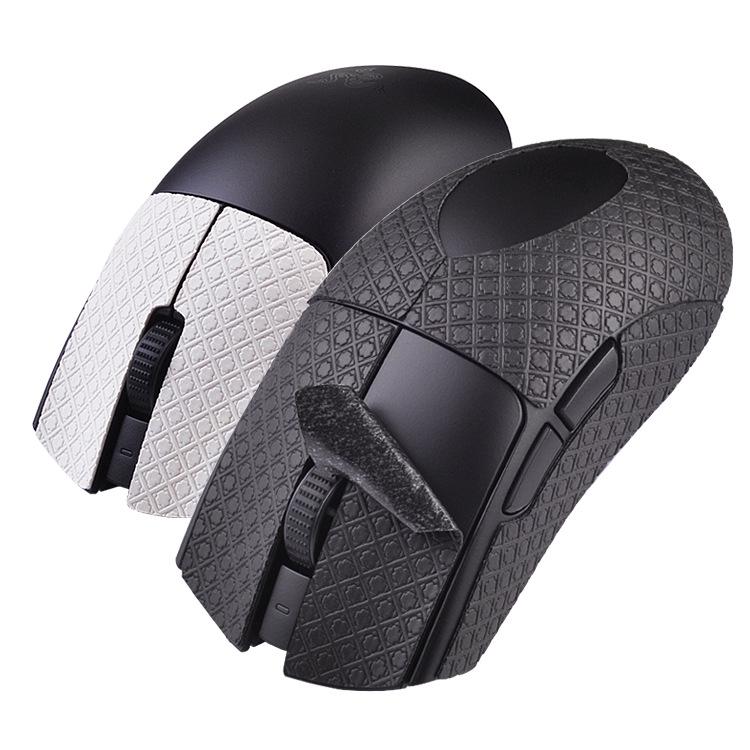 Razer Viper V3 Speed Boky: Protiskluzové, odolné proti potu, semišové nálepky na zadní stranu myši.