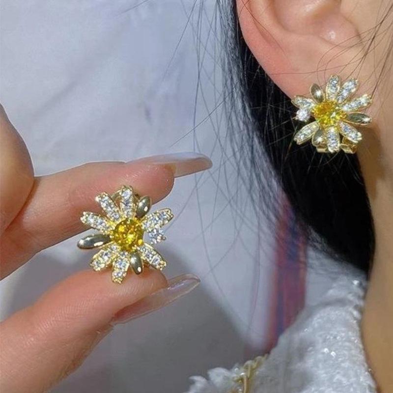 2023 Elegant Daisy Zircon Earrings - High-End Fashion for Women