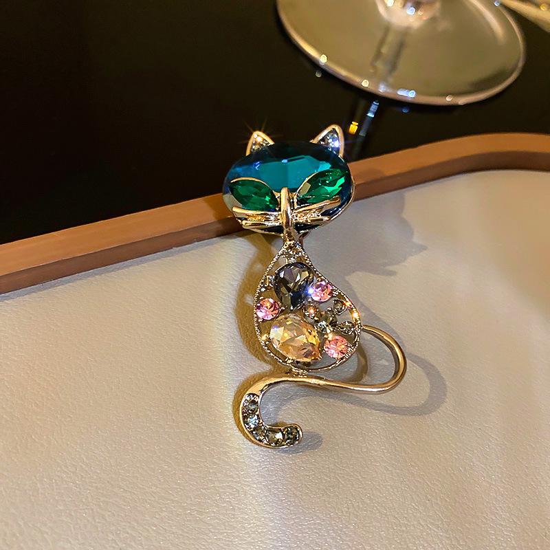 Fashion Korean Rhinestone Cat Pendant Brooches For Women Gold Color Animal Pins Crystal Corsage Daily Accessories