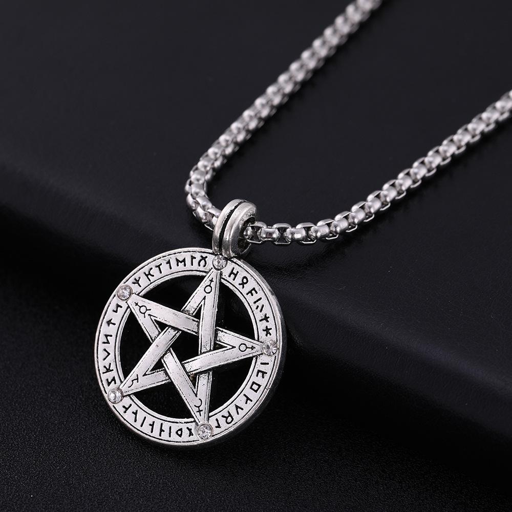 Fashion new products are on the shelves, featuring round hollow five-pointed star pattern universal necklace for men and women