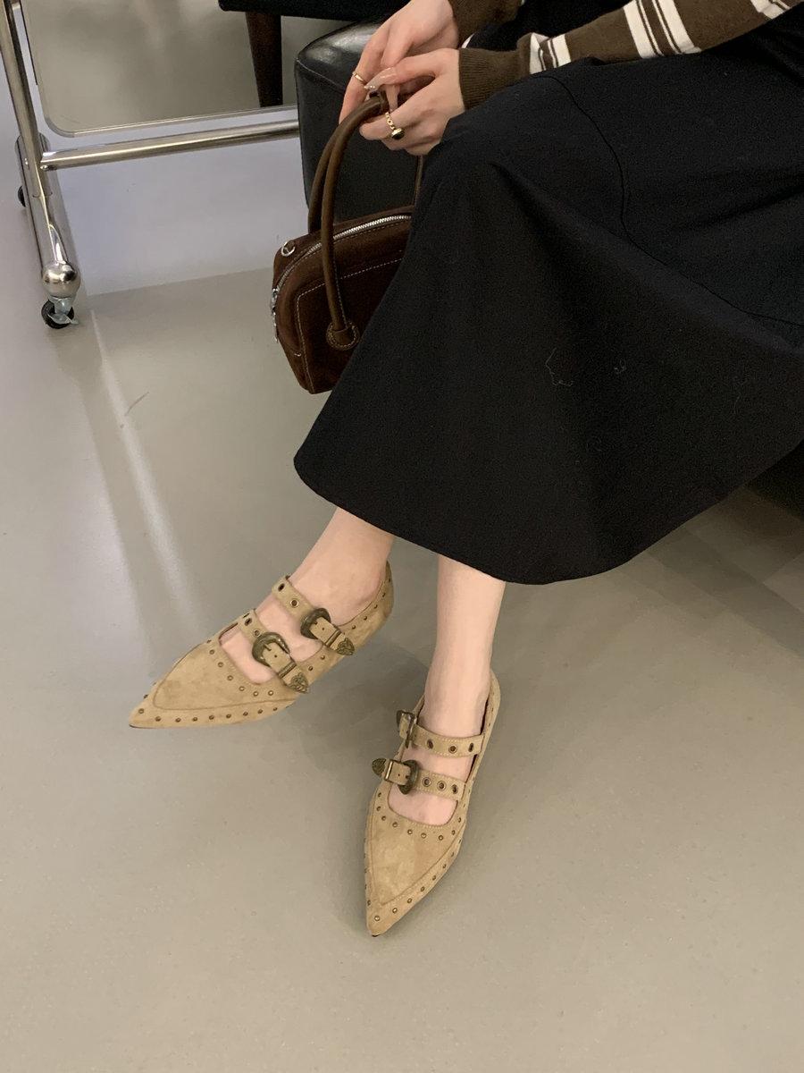 

Inner heightening retro rivets shallow single shoes women s 2025 new belt buckle European and American pointed temperament Mary Jane women s shoes 39 темно-коричневого