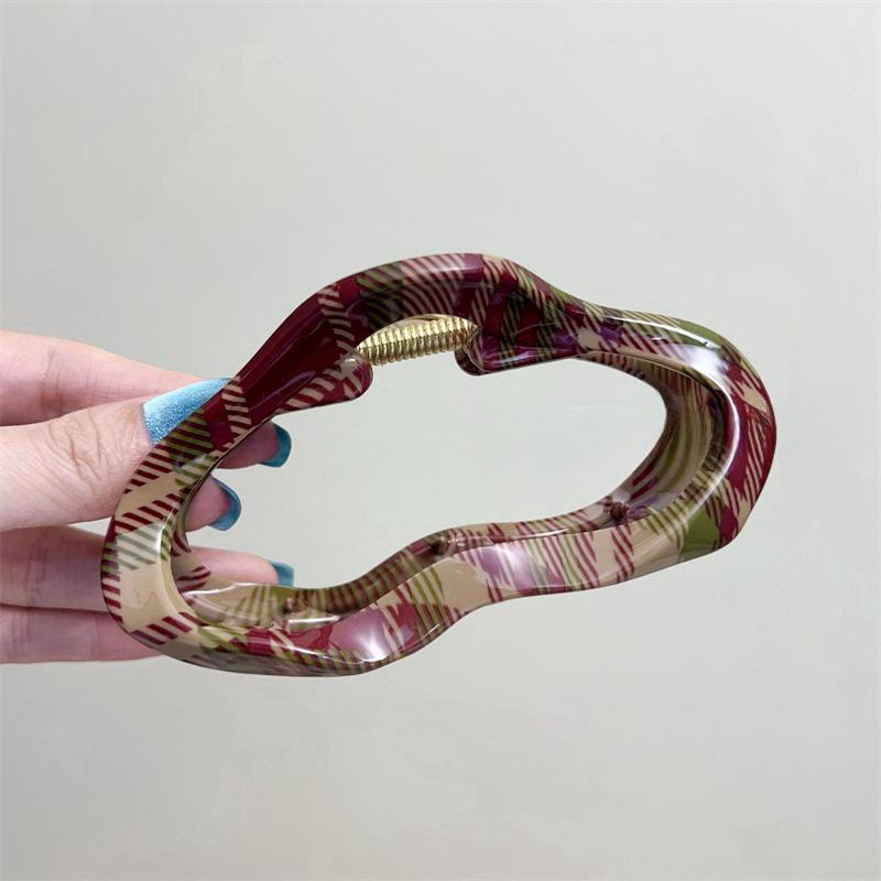 Elegante Haarklammer mit Haifischklemme: Hellrot & Grün Weihnachtskaro