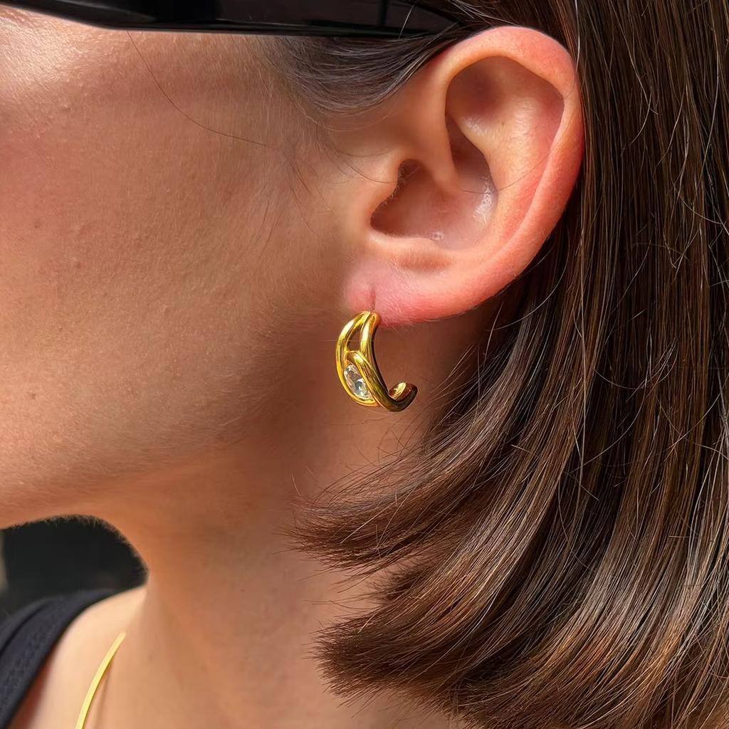Salircon Exquisite Stainless Steel Glass Drill Stud Earrings Women's Luxury 18K Gold Plated Piercing Earrings Waterproof Jewelry