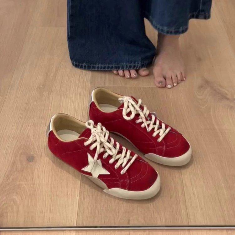 

Версия из коровьей кожи~ Туфли для моральной подготовки нишевого стиля с двухцветной лентой в стиле академии, женские универсальные модные спортивные и повседневные шнуровки спереди, с глубоким вырезом 40 красный