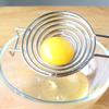 Nuovo acciaio inossidabile creativo lungo manico bianco d'uovo tuorlo d'uovo separatore uovo filtro uovo liquido netto gadget da cucina