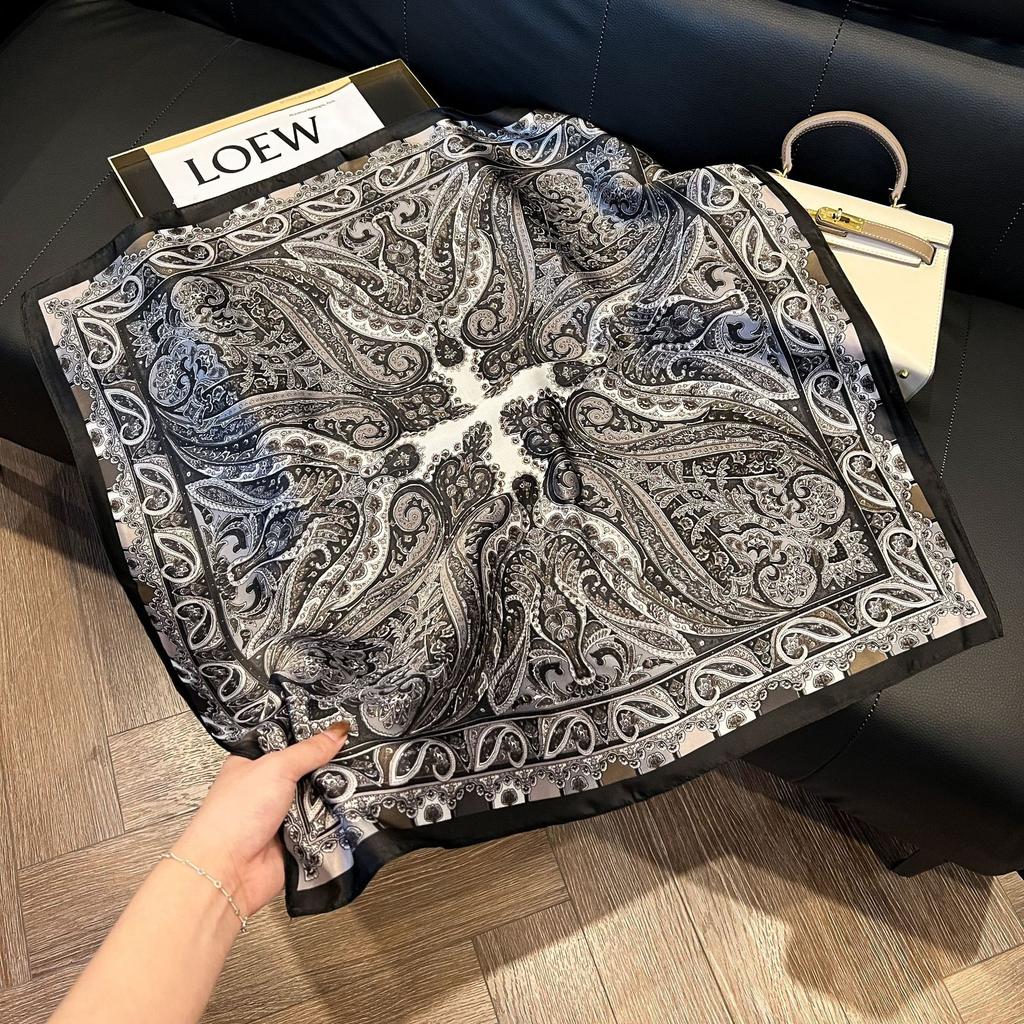 Silk scarf women's neck new scarf with coat 70 small square scarf scarf mother high-end scarf