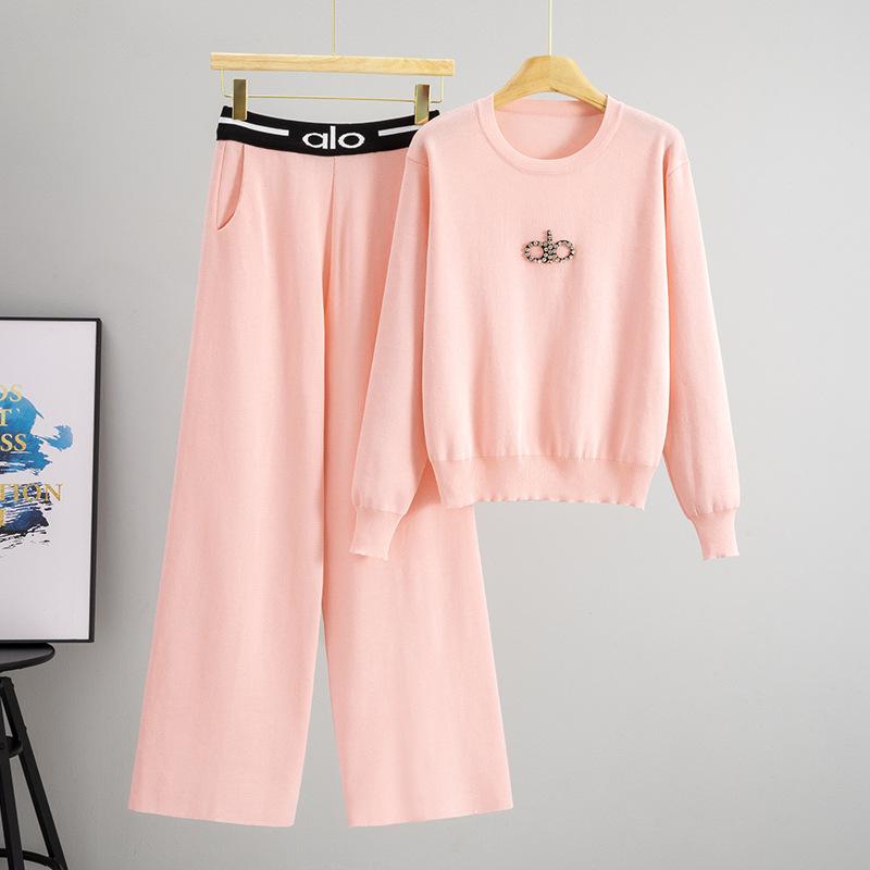 

Модный повседневный костюм-двойка, спортивный топ с круглым вырезом и молнией до середины, брюки широкого покроя one size розовый