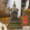 Stupa Sarira Tantrico Tibetano: Porta reliquie oro/bronzo per decorazione buddista domestica.