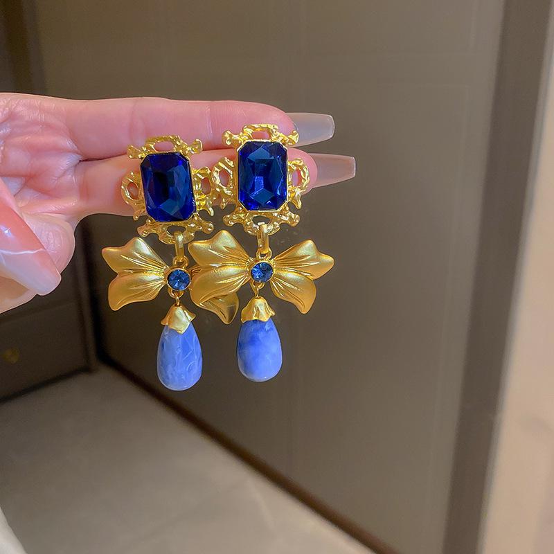 

Сережки-китиці зі стразами «Срібна голка» - Європейський та американський стиль, Екстравагантні сережки-пусети у стилі важкої промисловості, Модні ювелірні вироби з темпераментом легкої розкоші